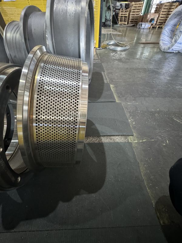 52-55 HRC Dụng độ phát thải nhanh Pellet Die cho SZLH320 Pellet Mill với tuổi thọ dài